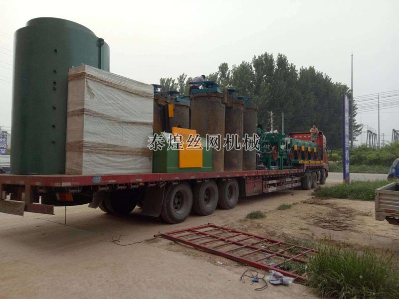 復合直進式拔絲機裝車發貨中